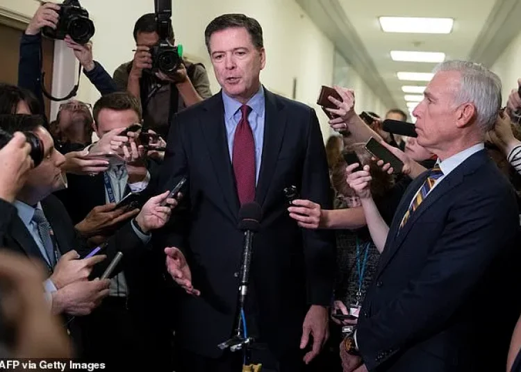 98445359-14719431-Comey_quickly