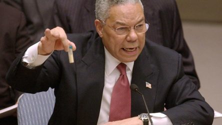 ކައްޒާބު ކޮލިން ޕަވަލް އޮޅުވާލައިގެން އިރާގުގައި ބޮޑެތި ގެއްލުންދޭ ހަތިޔާރު ހުރިކަމަށ ްބުނެ އިރާގަށް އަރައިގަތުމަށް ވާހަކަ ދައްކަނީ. އިރާގަށް ދިން ސޮލީބީ ހަނގުރާމައަށްފަހު މިހާތަނަށް އެފަދަ ހަތިޔާރެއް ފެނިފައި ނެތް