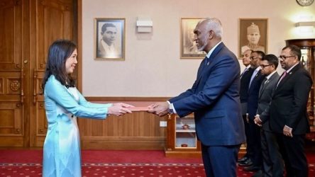 ވިއެޓްނާމްގެ ސަފީރު ރައިސުލްޖުމްހޫރިއްޔާއަށް ފަތްކޮޅު އަރުވަނީ