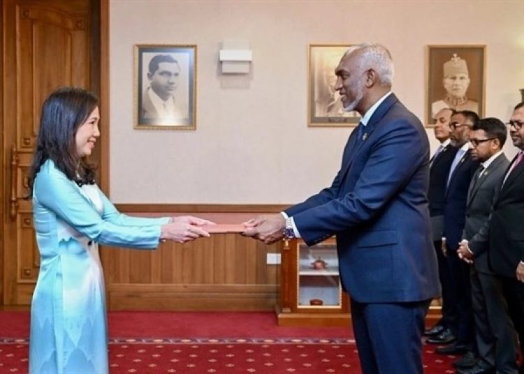 ވިއެޓްނާމްގެ ސަފީރު ރައިސުލްޖުމްހޫރިއްޔާއަށް ފަތްކޮޅު އަރުވަނީ