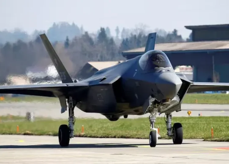 f-35-fighter-jet-172536143-16x9