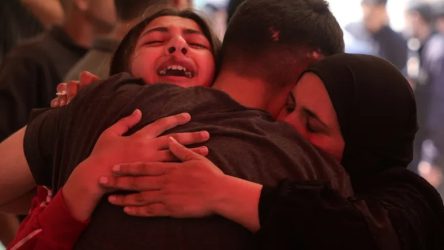 gaza cry woman