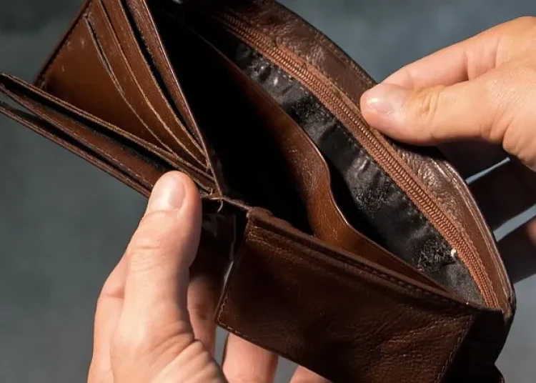 unemployment poverty wallet